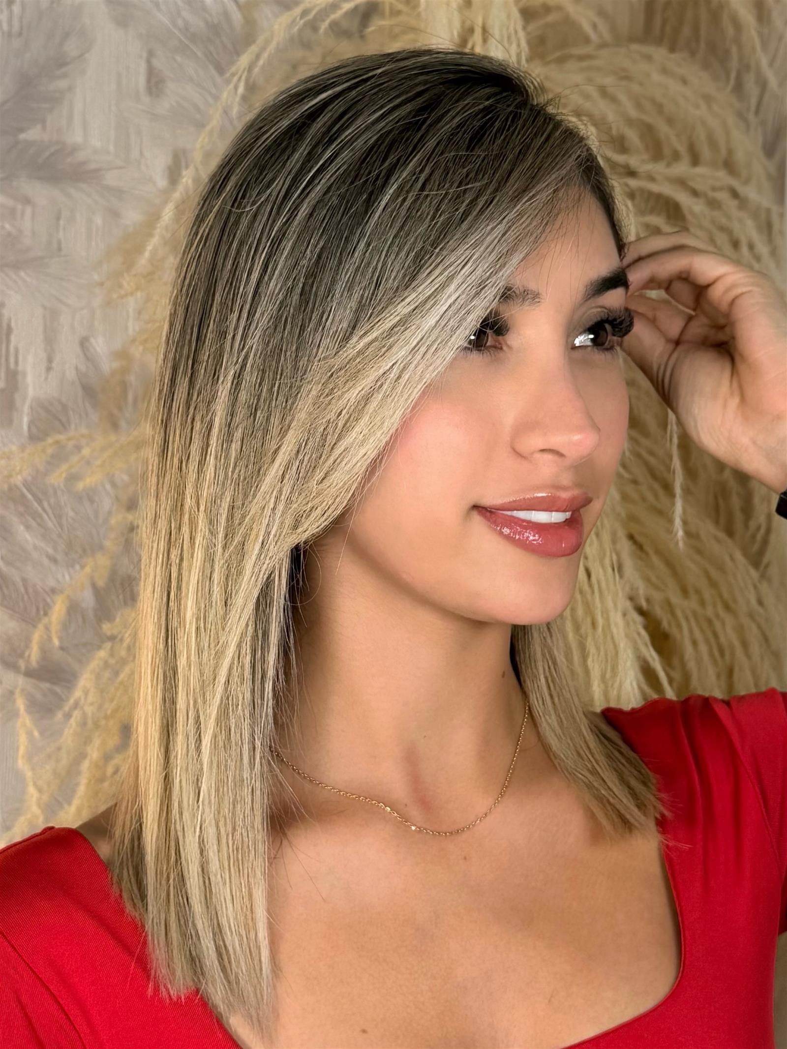 Clienta de Innova con balayage ombré rubio
